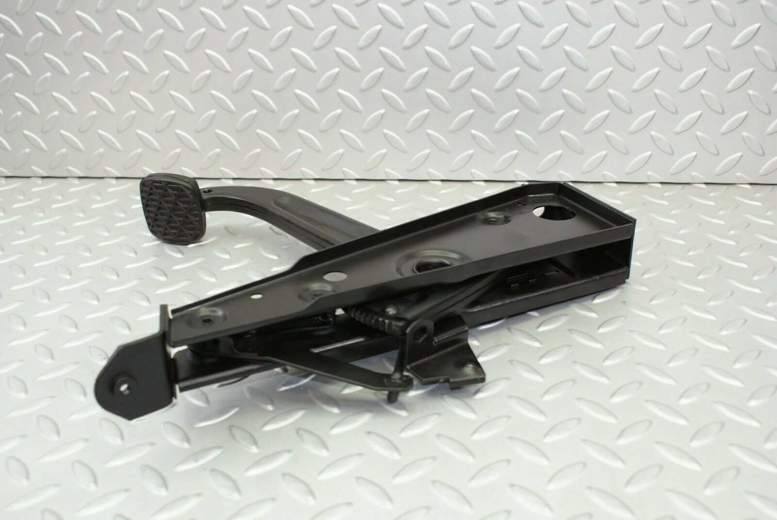 3167 Mercedes-Benz W115 220D Parking Brake Pedal Mechanism