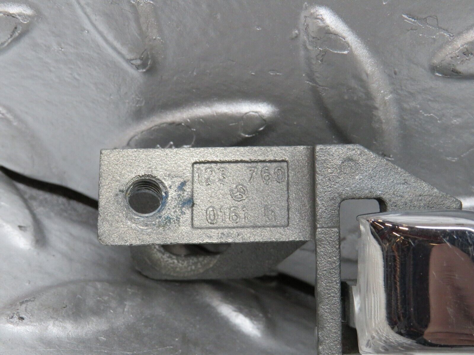 27919 Mercedes-Benz W123 280E Door Opener Door Handle Rear Left 1237600161