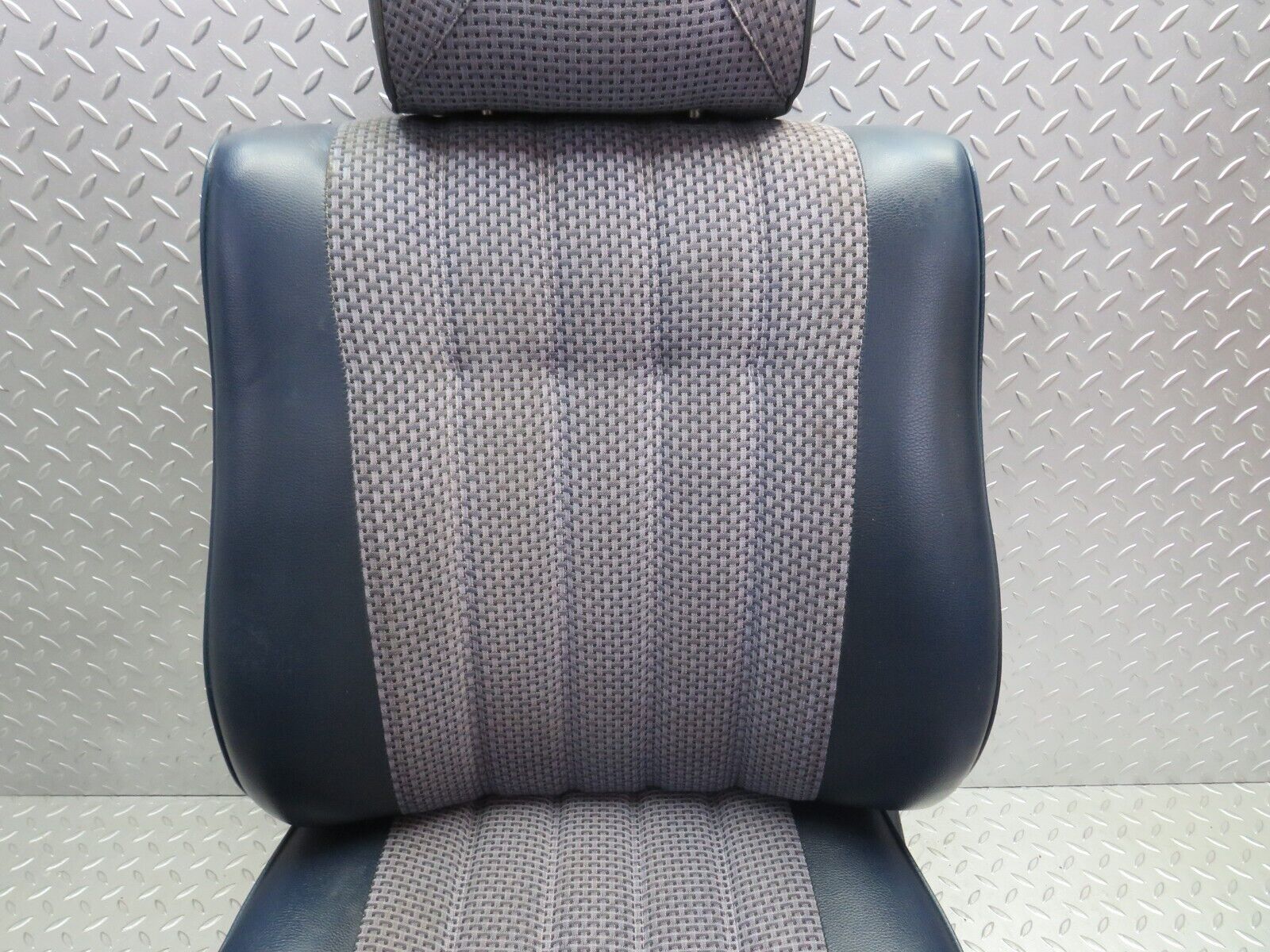 31147 Mercedes-Benz W123 200D Front Left Passenger Seat Blue