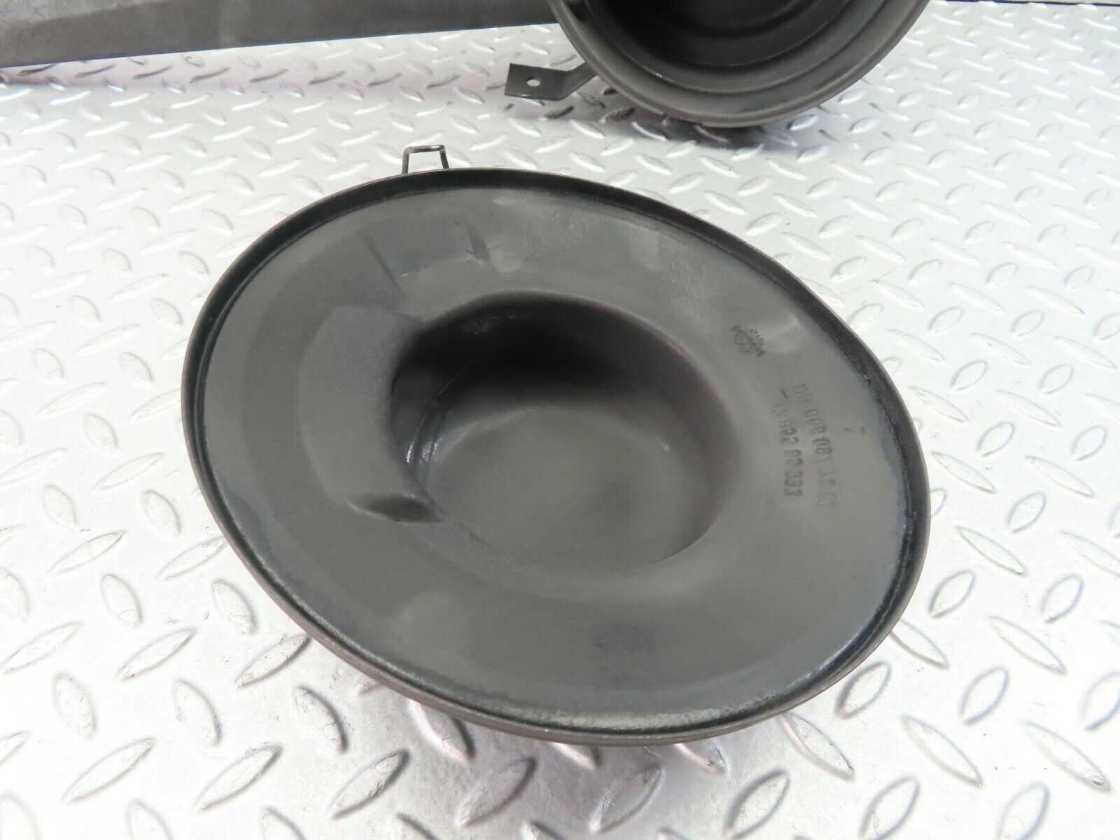 8592 Mercedes-Benz W115 Air Filter Housing 0060947802