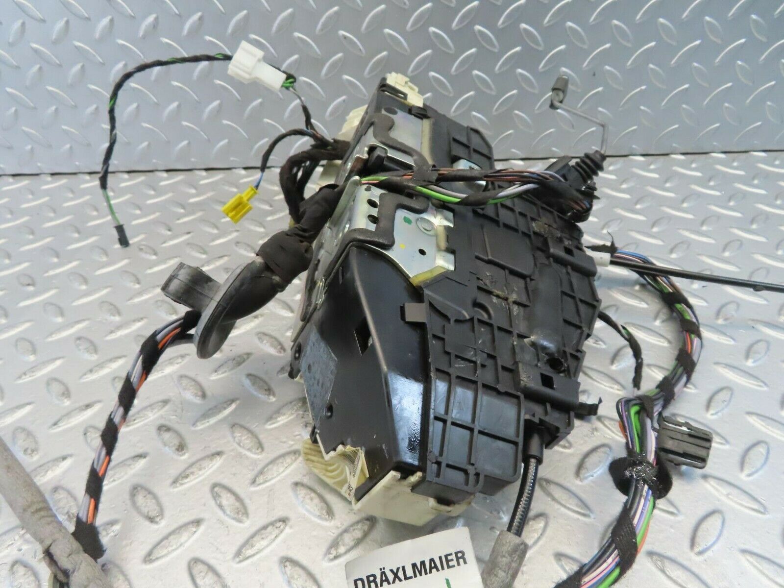 11173 Mercedes-Benz W221 S320 Front Left Soft Close Door Lock 2217202935