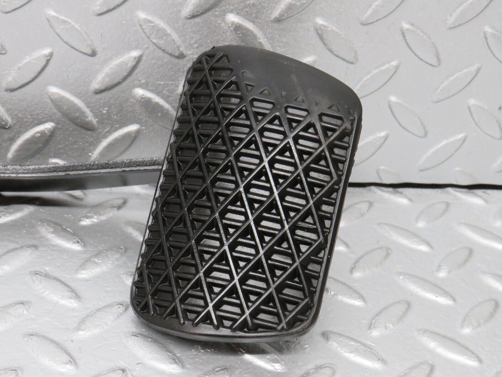 38811 Mercedes-Benz W201 190E 2.6L Brake Pedal With Rubber 1232910082