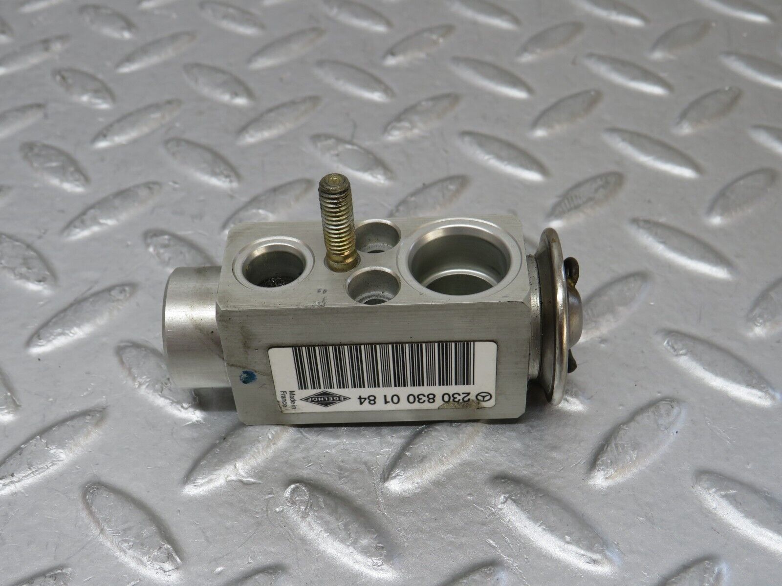 35139 Mercedes-Benz W221 Air Condition Expansion Valve 2308300184