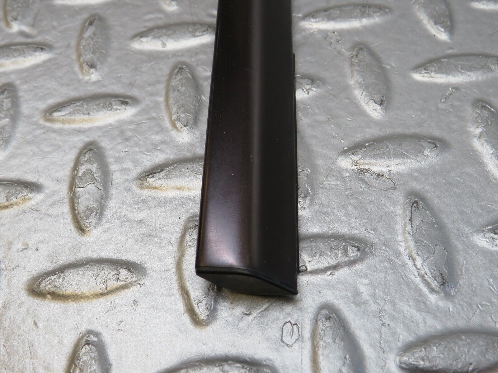 35082 Mercedes-Benz W210 320E Rear Right Door Window Exterior Trim