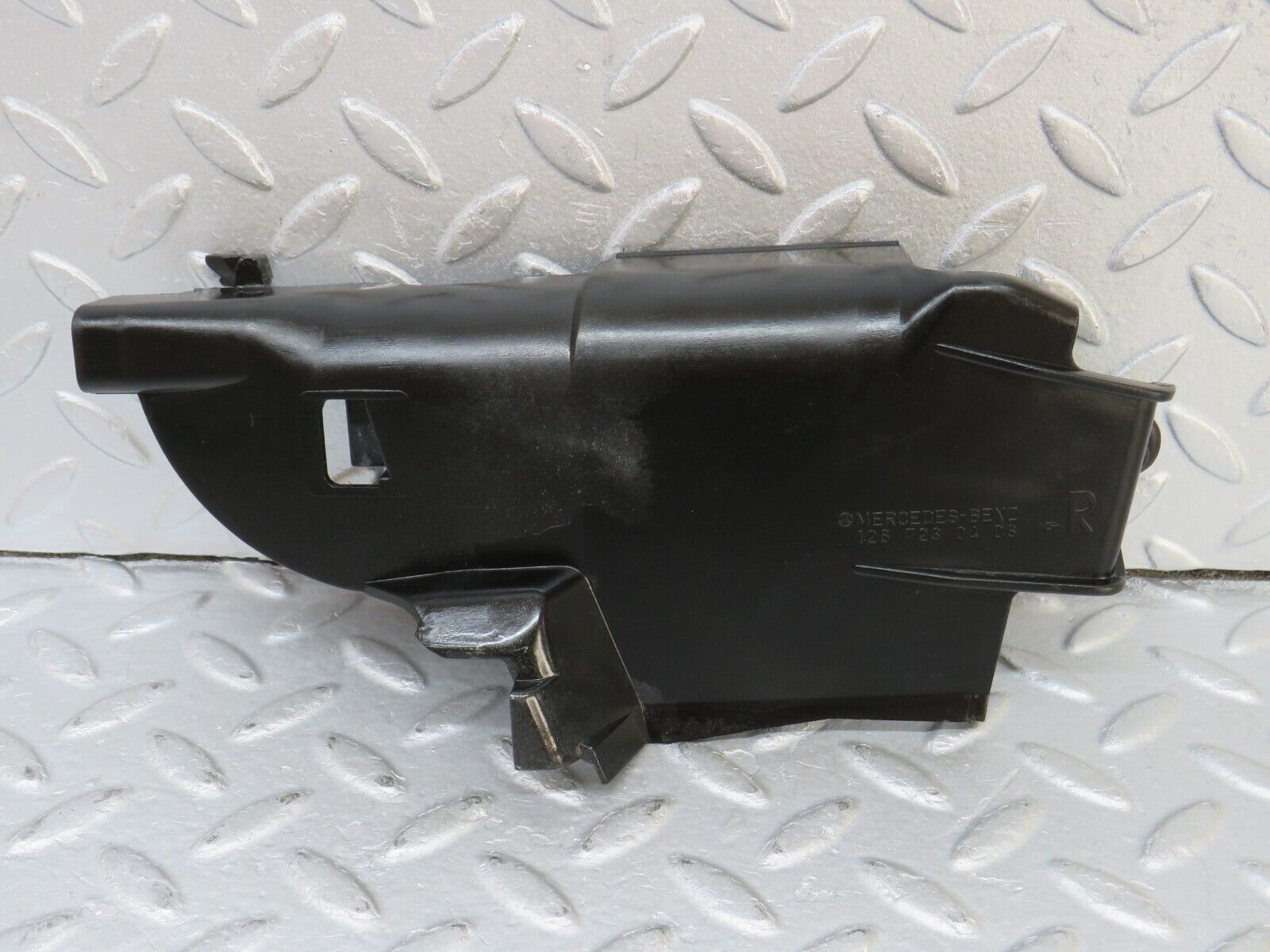 36034 Mercedes-Benz W126 420SE Front Right Door Lock Inner Cover 1267230408