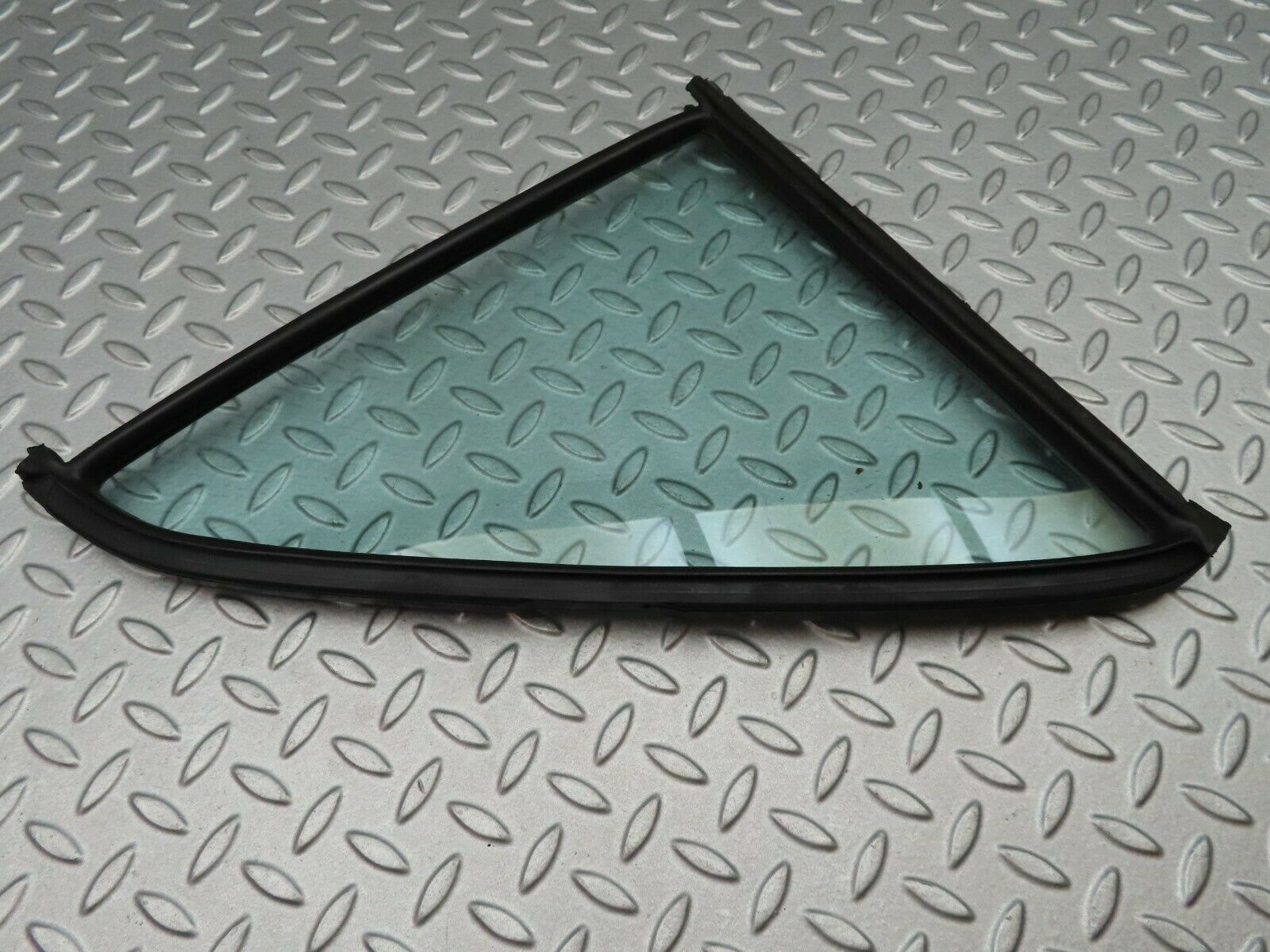 5708 Mercedes-Benz W123 200 Rear Right Quarter Window