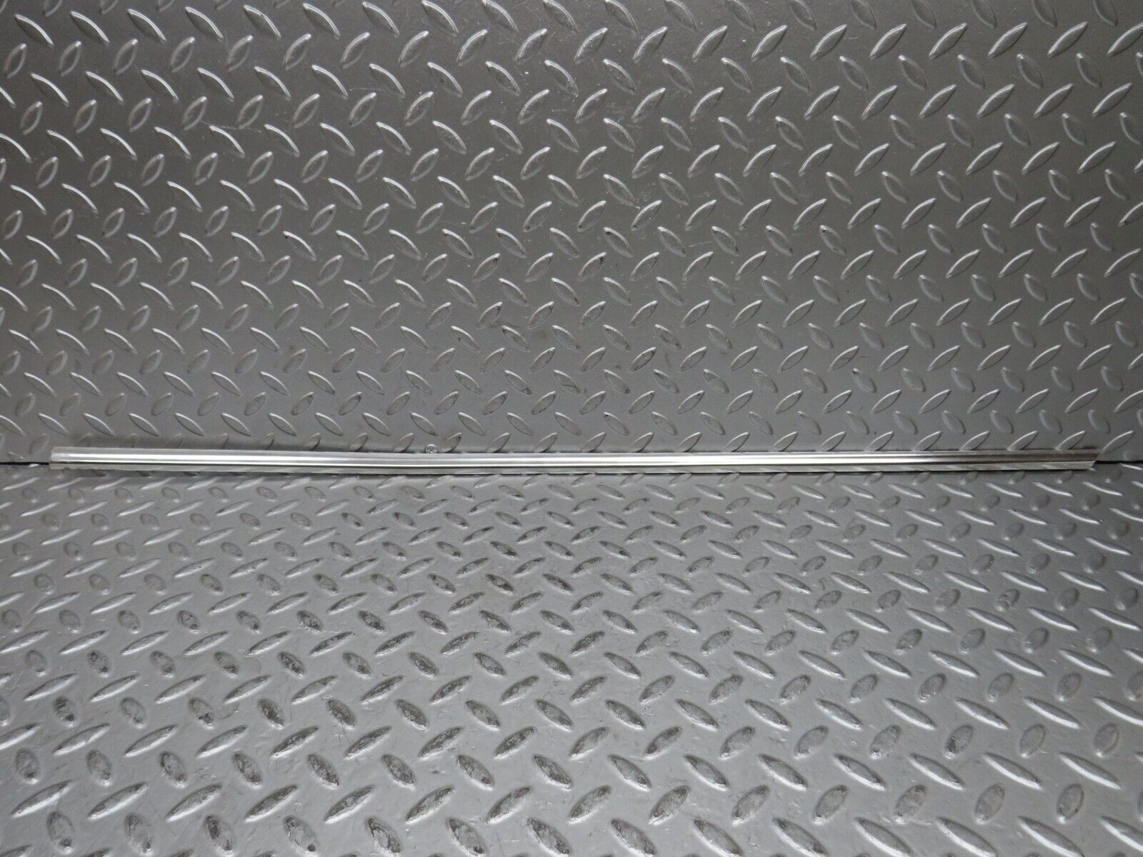 28884 Mercedes-Benz W123 230E Front Right Door Chrome Moulding Trim