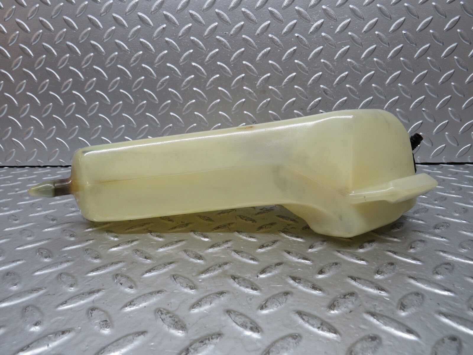 27598 Mercedes-Benz S124 300TE Hydraulic Suspension Fluid Reservoir 0009899103