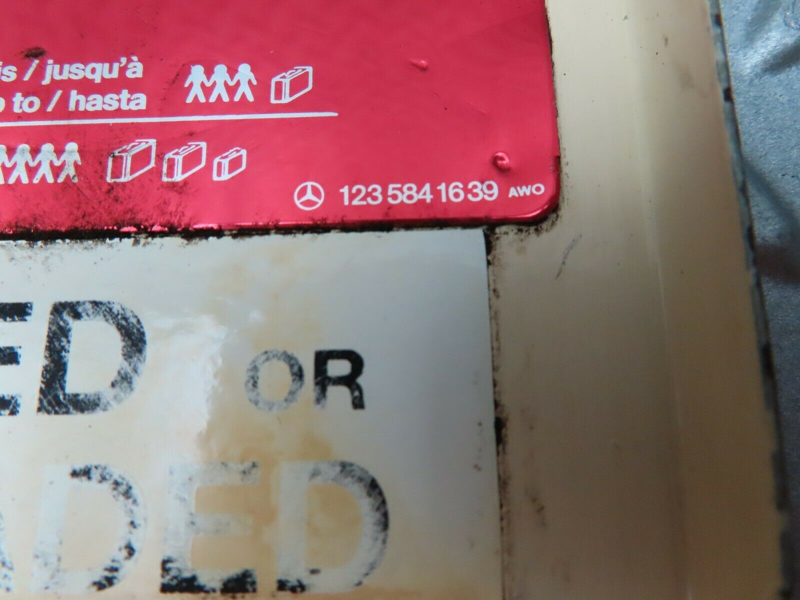 3989 Mercedes-Benz S123 200T Wagon Fuel Tank Flap Cap 1235841639