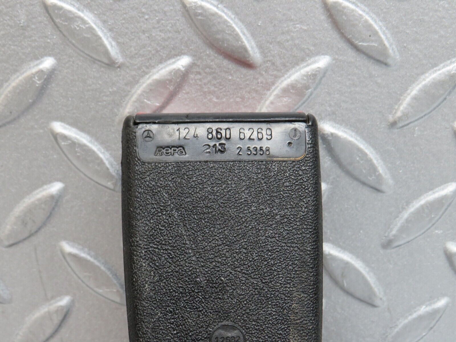 39056 Mercedes-Benz W201 190E 2.6L Front Right Seat Belt With Buckle 2018606885 1248606269