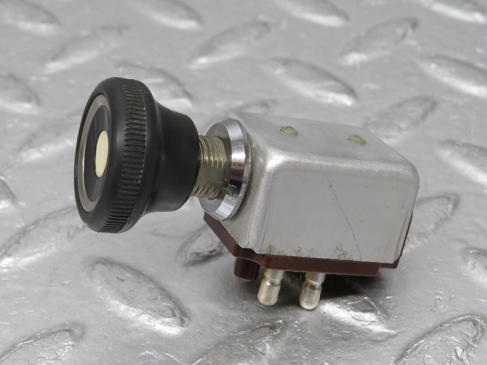 37529 Mercedes-Benz W109 300SEL 3 Pin Pull Switch 31263001