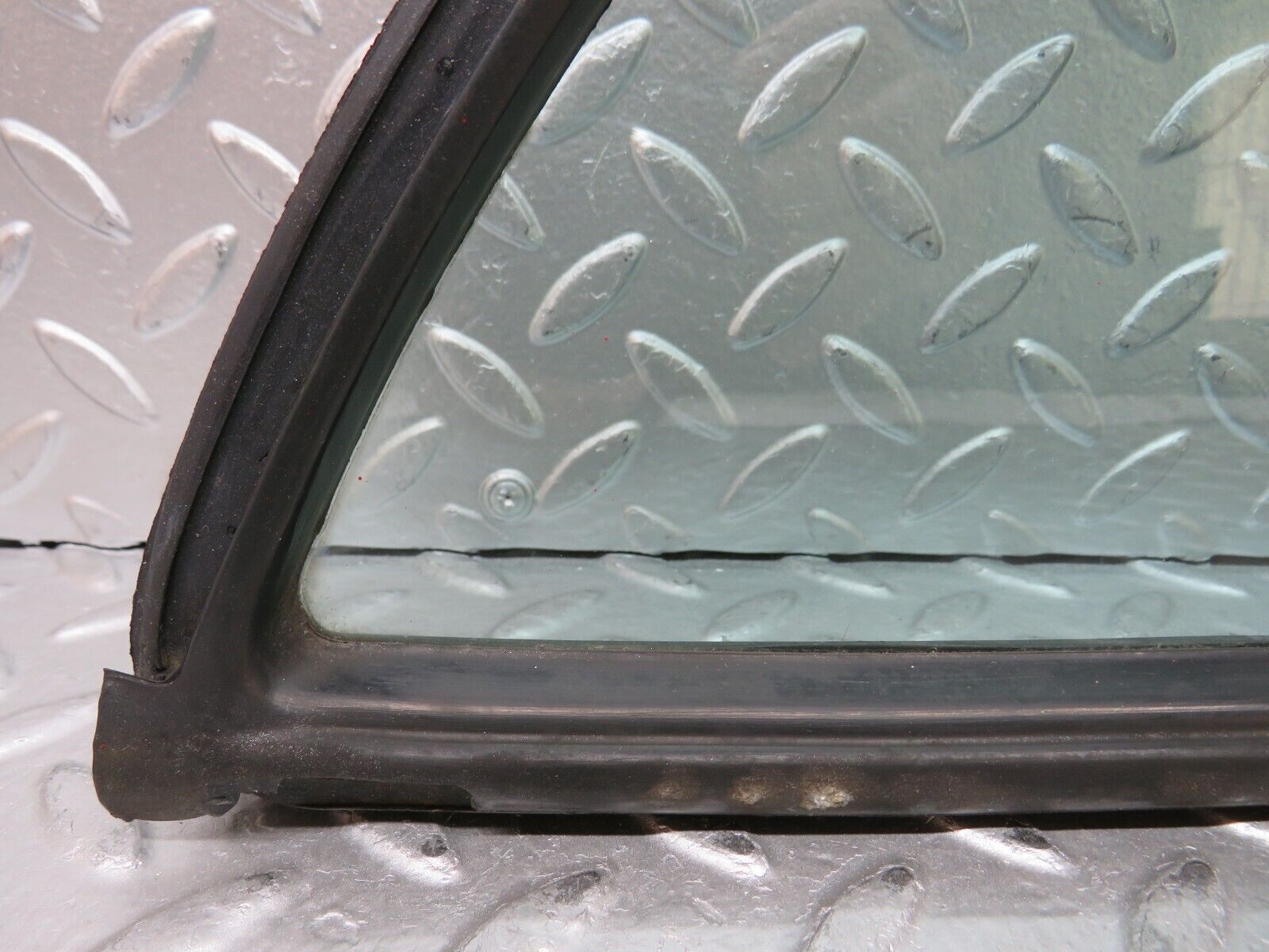 27891 Mercedes-Benz W123 280E Rear Right Quarter Window Glass