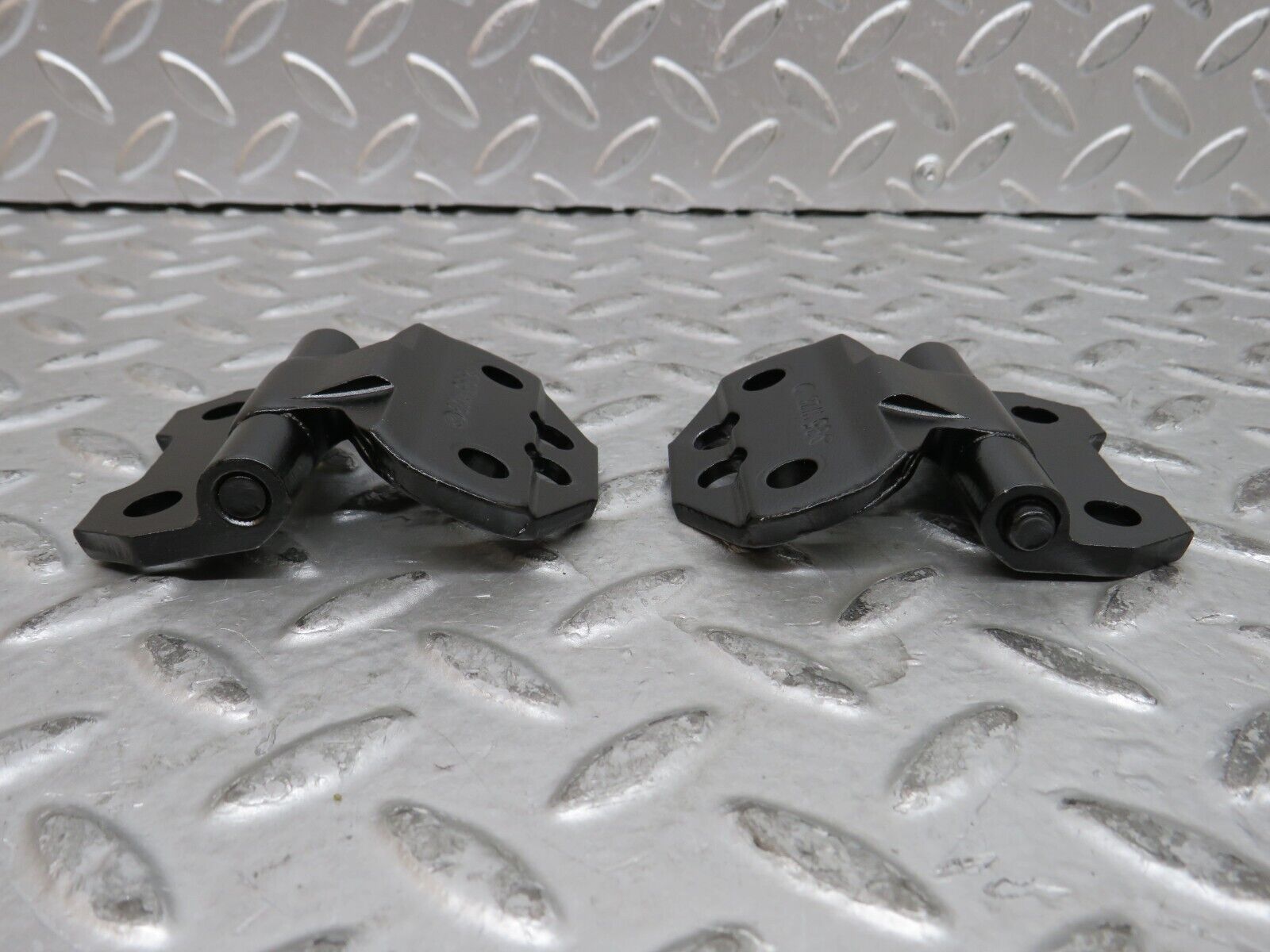 29132 Mercedes-Benz C124 320CE Coupe Left Door Hinge Pair