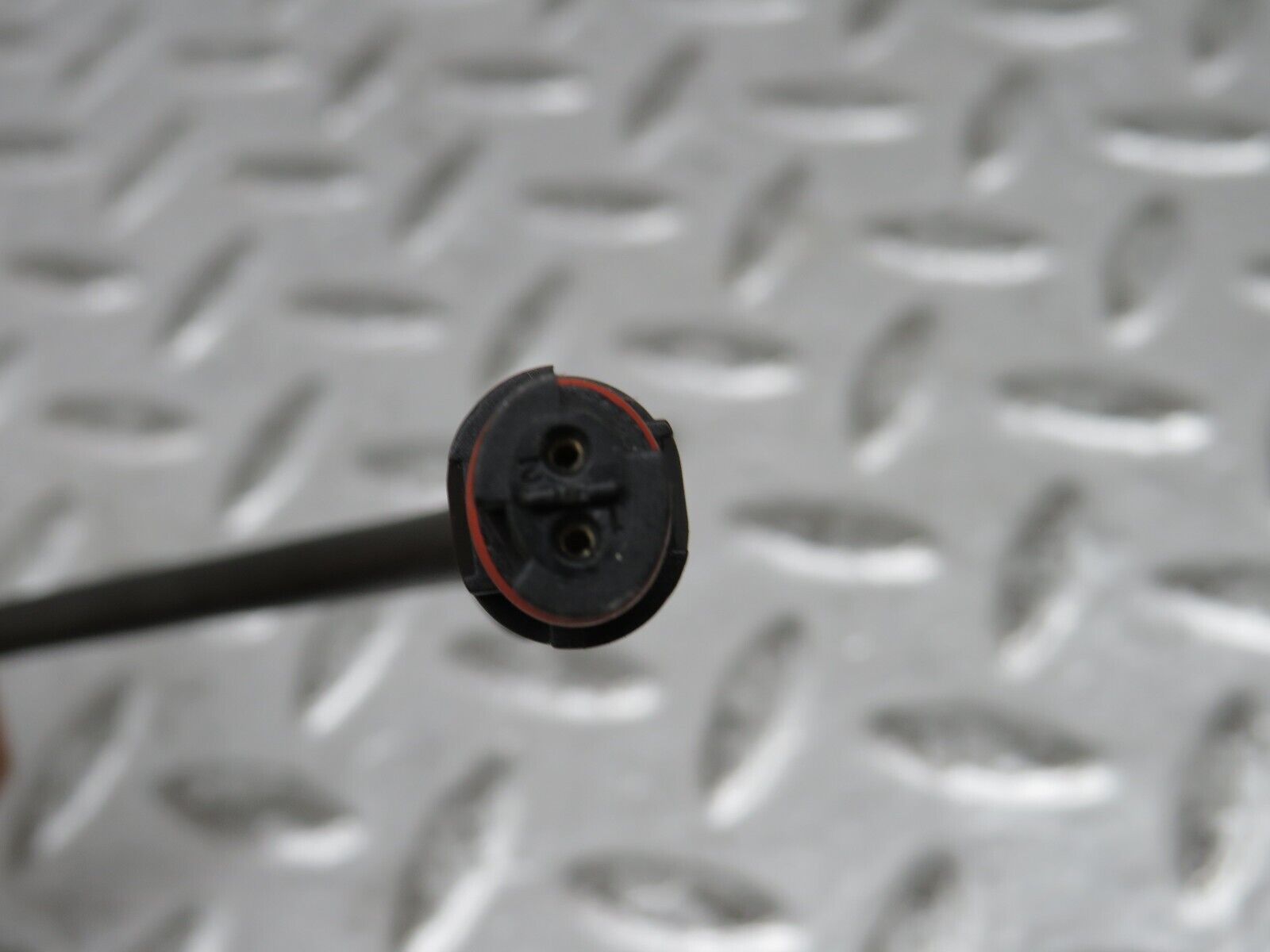 29147 Mercedes-Benz C124 320CE Brake Pad Sensor Wire Right 1245435826 01954553