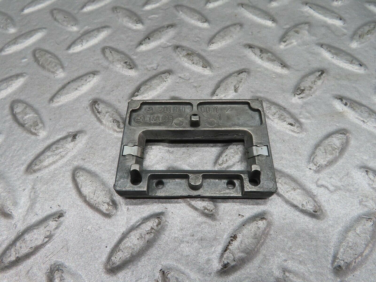 16402 Mercedes-Benz W124 260E Rear View Mirror Mount Bracket 2018100011