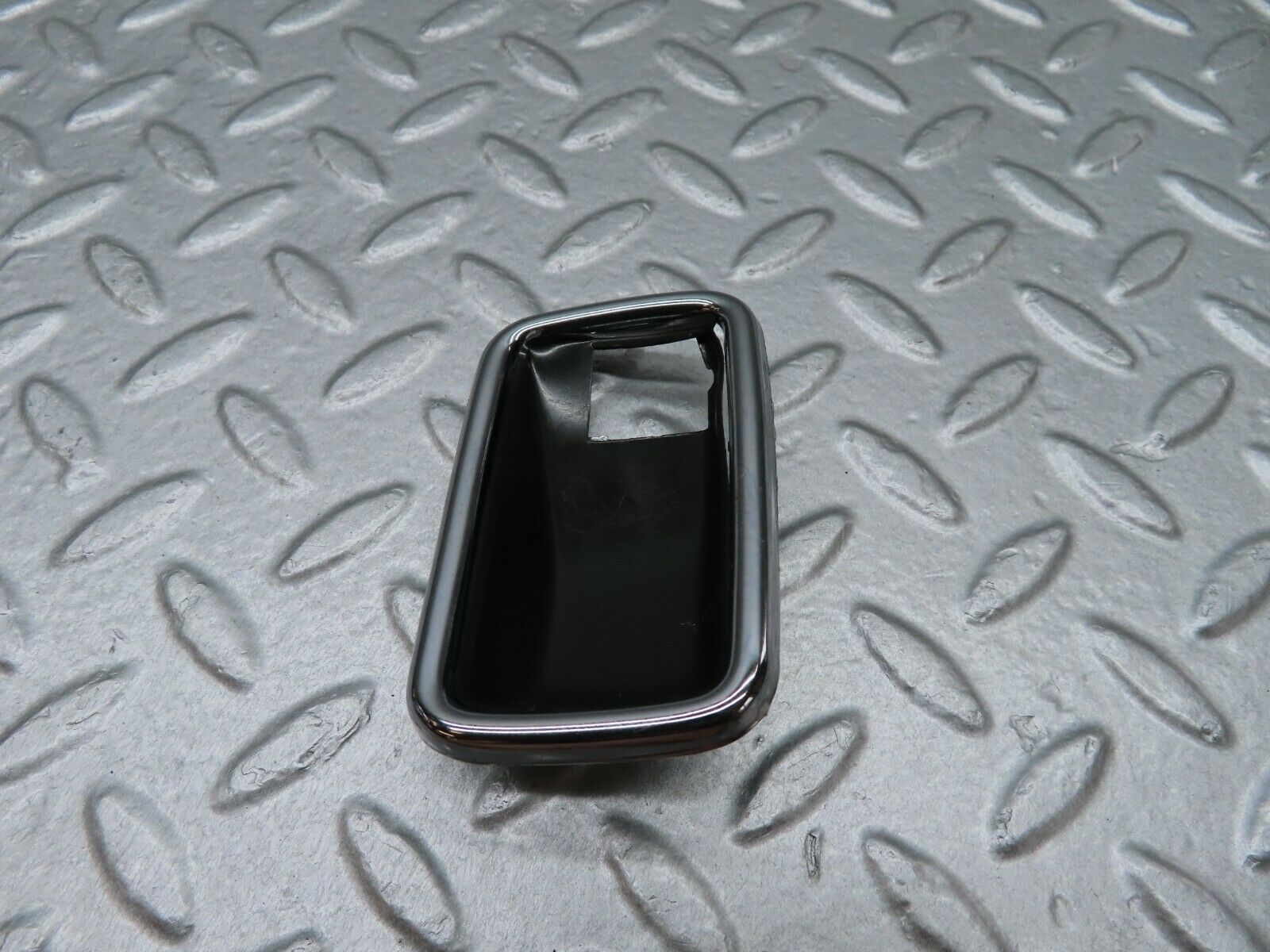 17968 Mercedes-Benz W123 200 Chrome Frame For Door Opener Right 1087660611