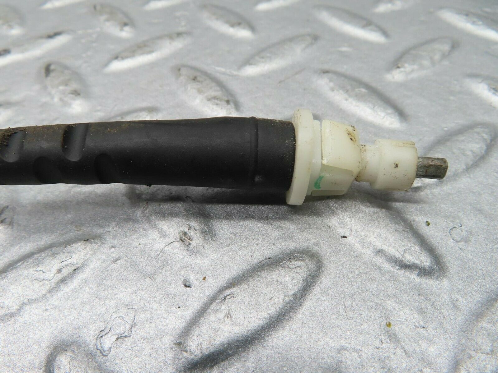 16288 Mercedes-Benz W124 260E Gearbox Cable 1242600351