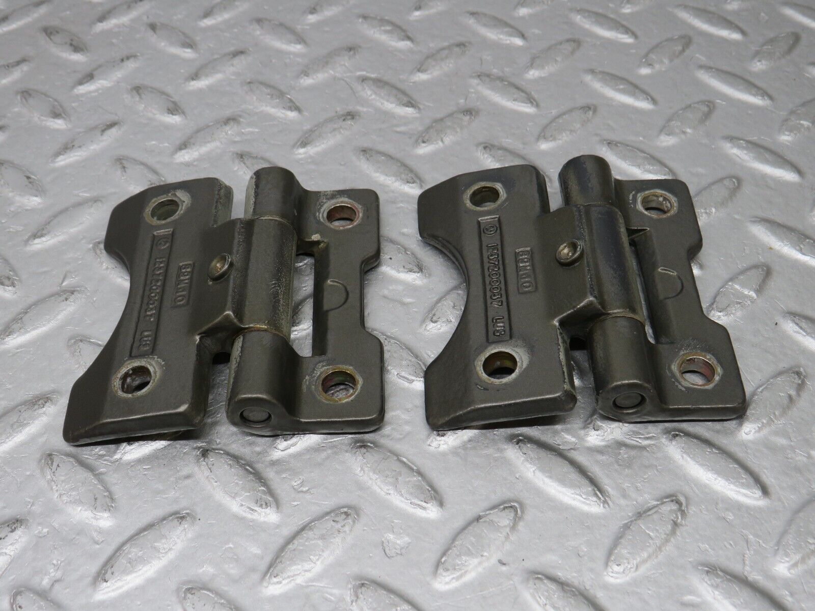 36072 Mercedes-Benz W126 420SE Door Hinge 1237200037