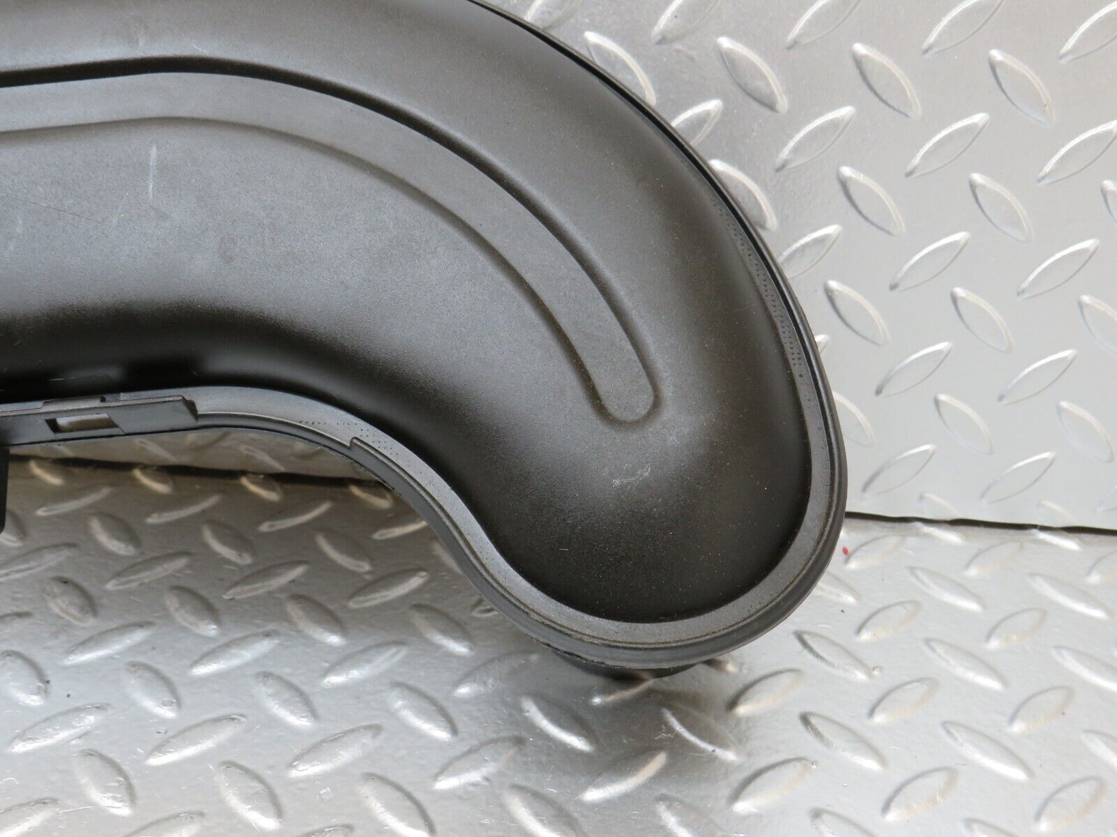 25000 Mercedes-Benz W140 S320 Engine Bay Air Duct 1041414104