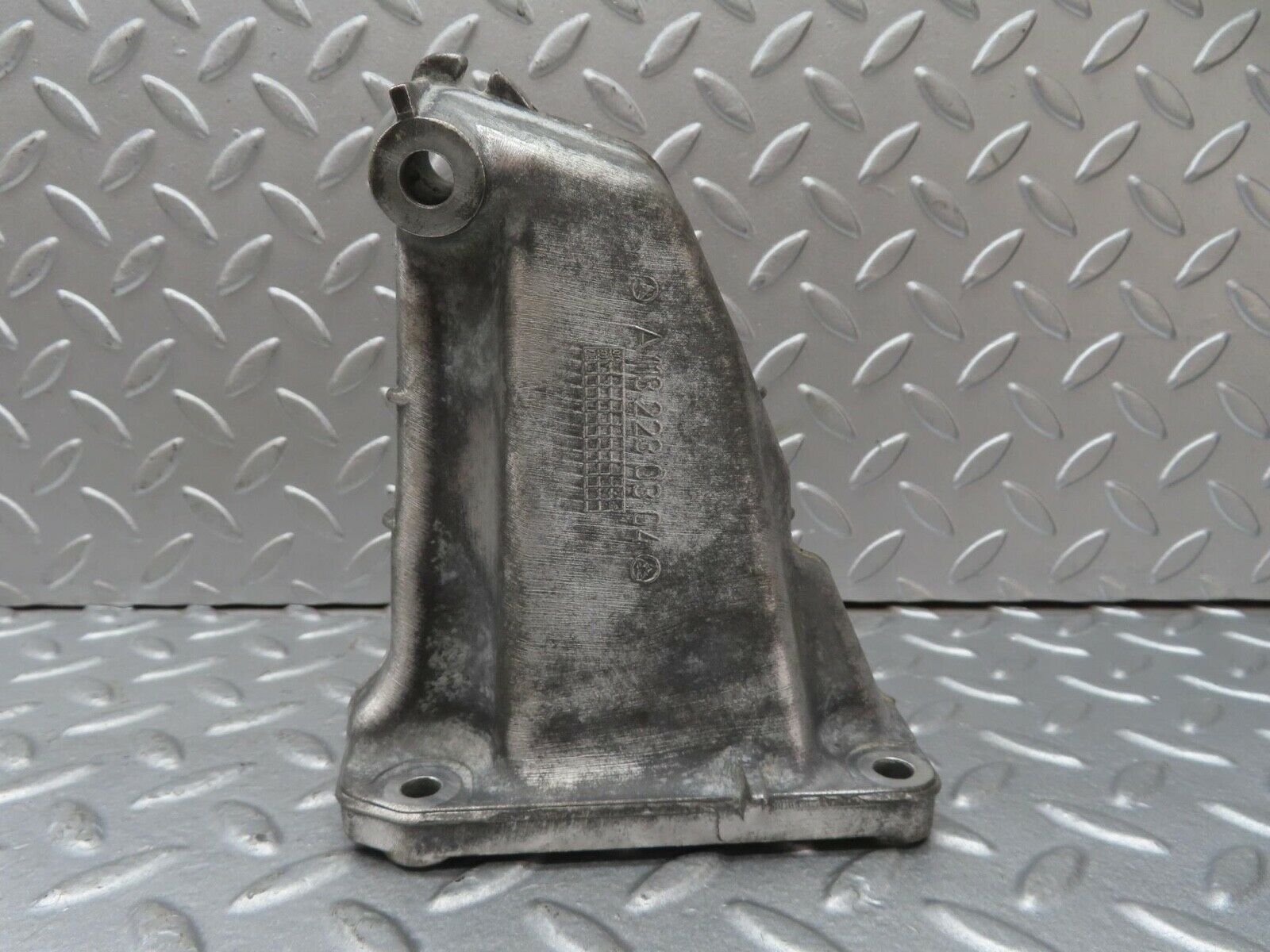 13397 Mercedes-Benz W220 S430 Engine Mount Bracket Right Side 1132230304