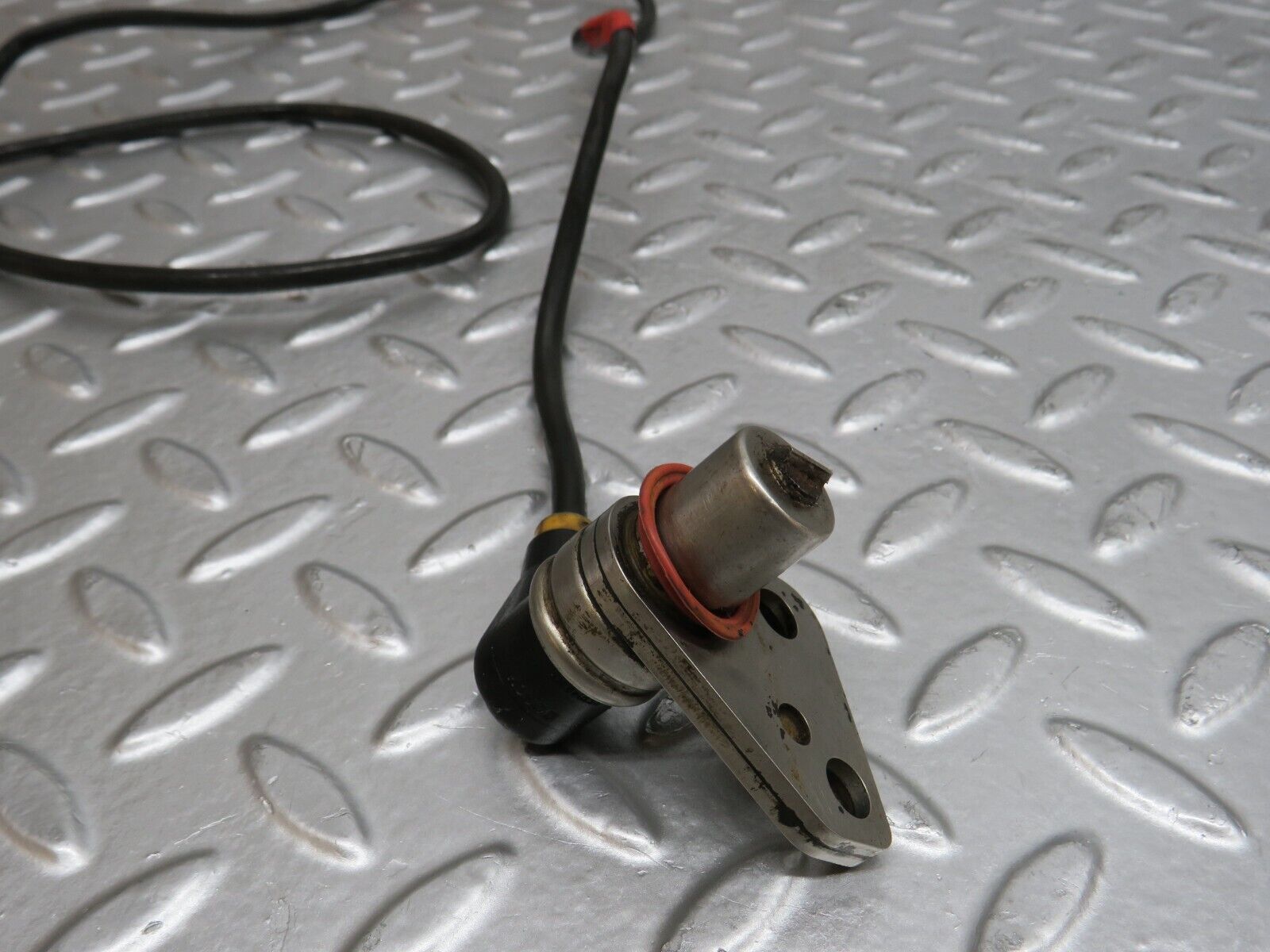 29590 Mercedes-Benz W124 230E ABS Sensor 0265001110