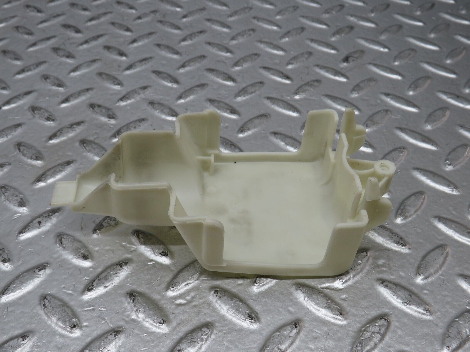 27500 Mercedes-Benz S124 300TE Rear Door Lock Vacuum Actuator Cover 1248050590