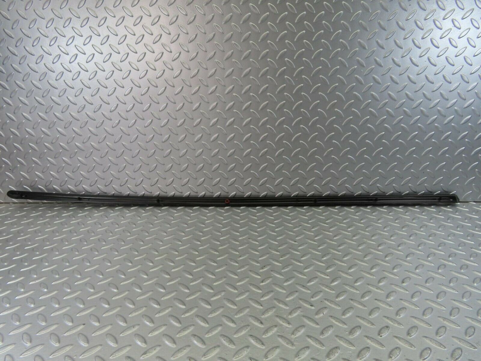 10267 Mercedes-Benz W123 Front Left Fender Wing Centre Moulding Trim