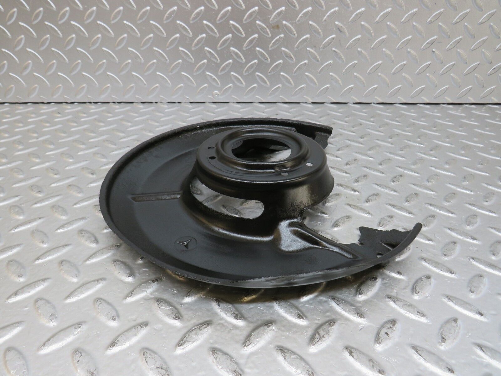 27369 Mercedes-Benz W123 280E Front Wheel Hub brake Protection Plate