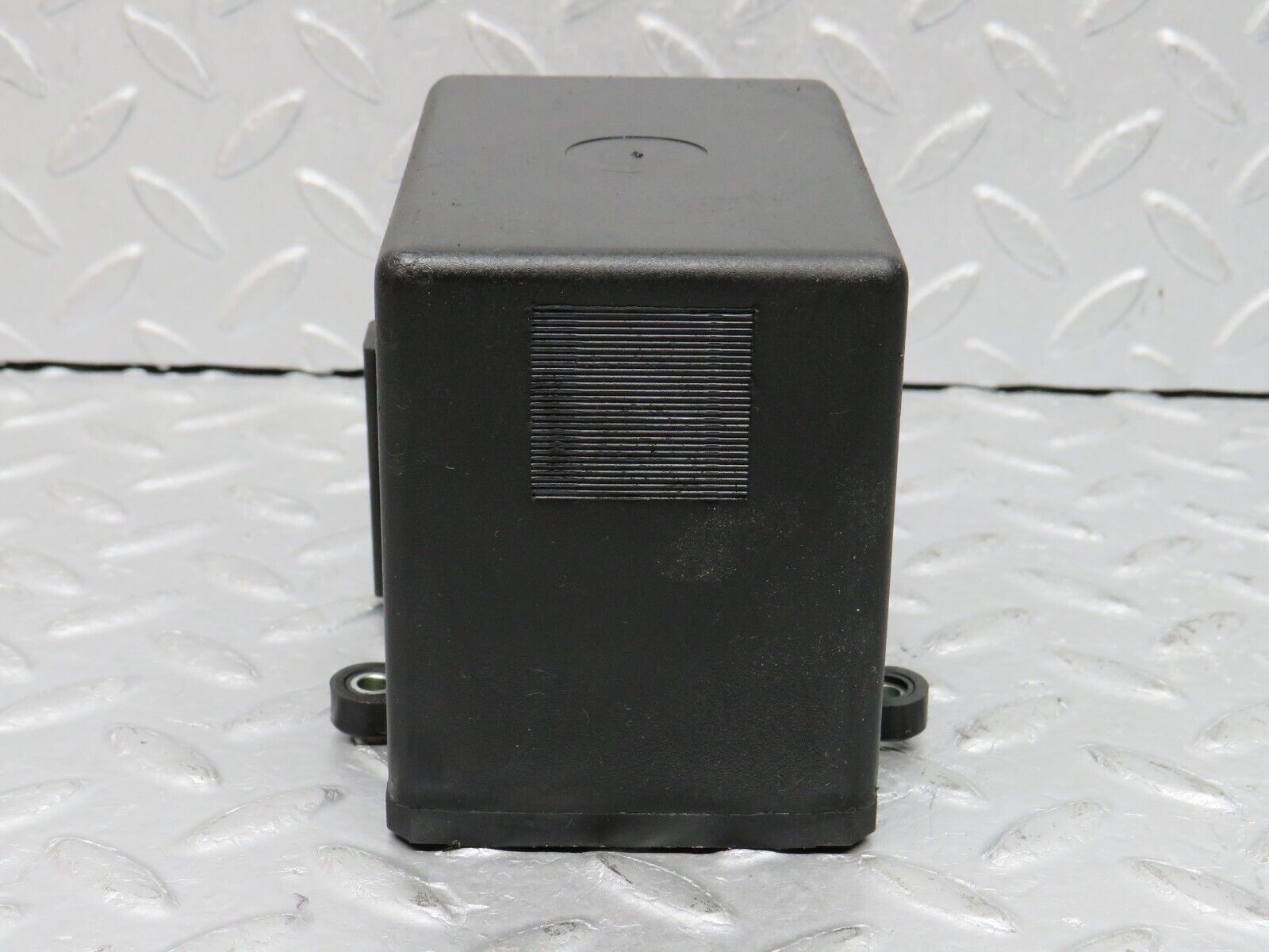 38674 Mercedes-Benz W201 190E 2.6L Relay Box Cover 2015450103