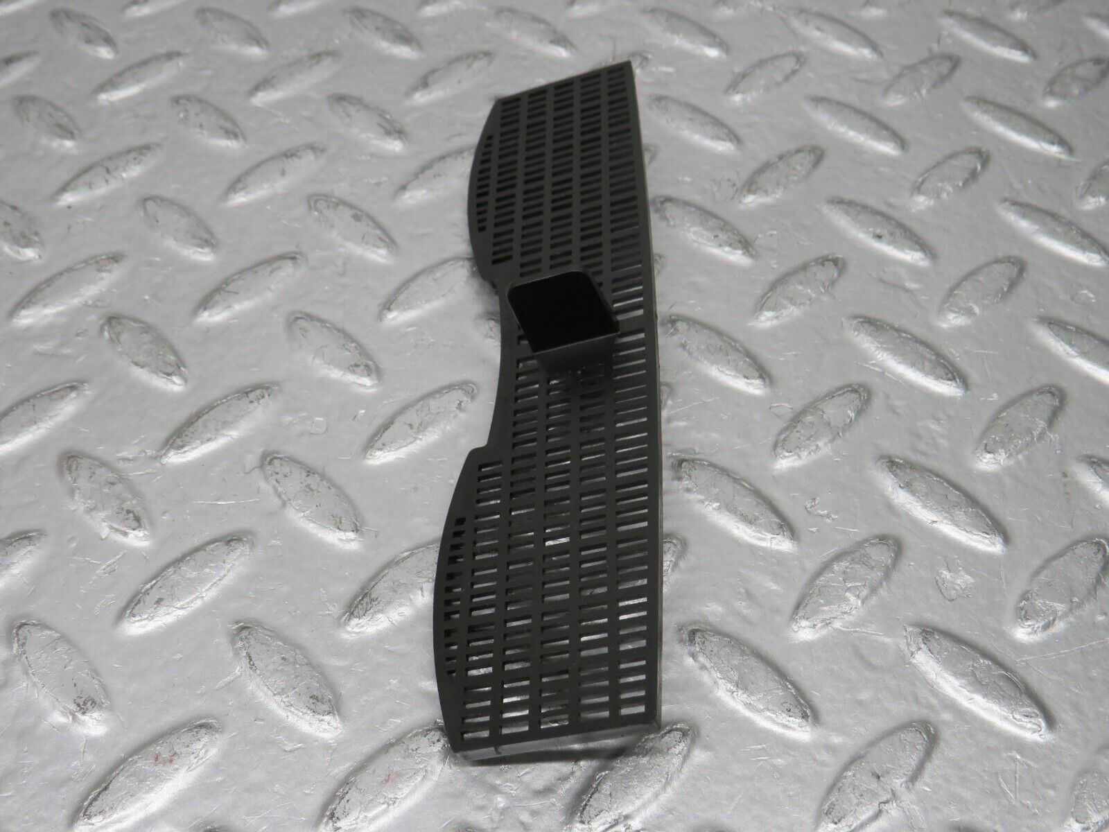 29547 Mercedes-Benz W124 230E Windscreen Water Drain Grill 1246280067