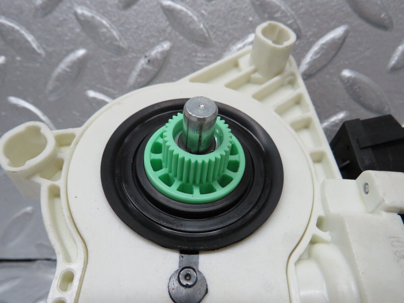 35163 Mercedes-Benz W221 Rear Left Window Regulator Motor 2218202942