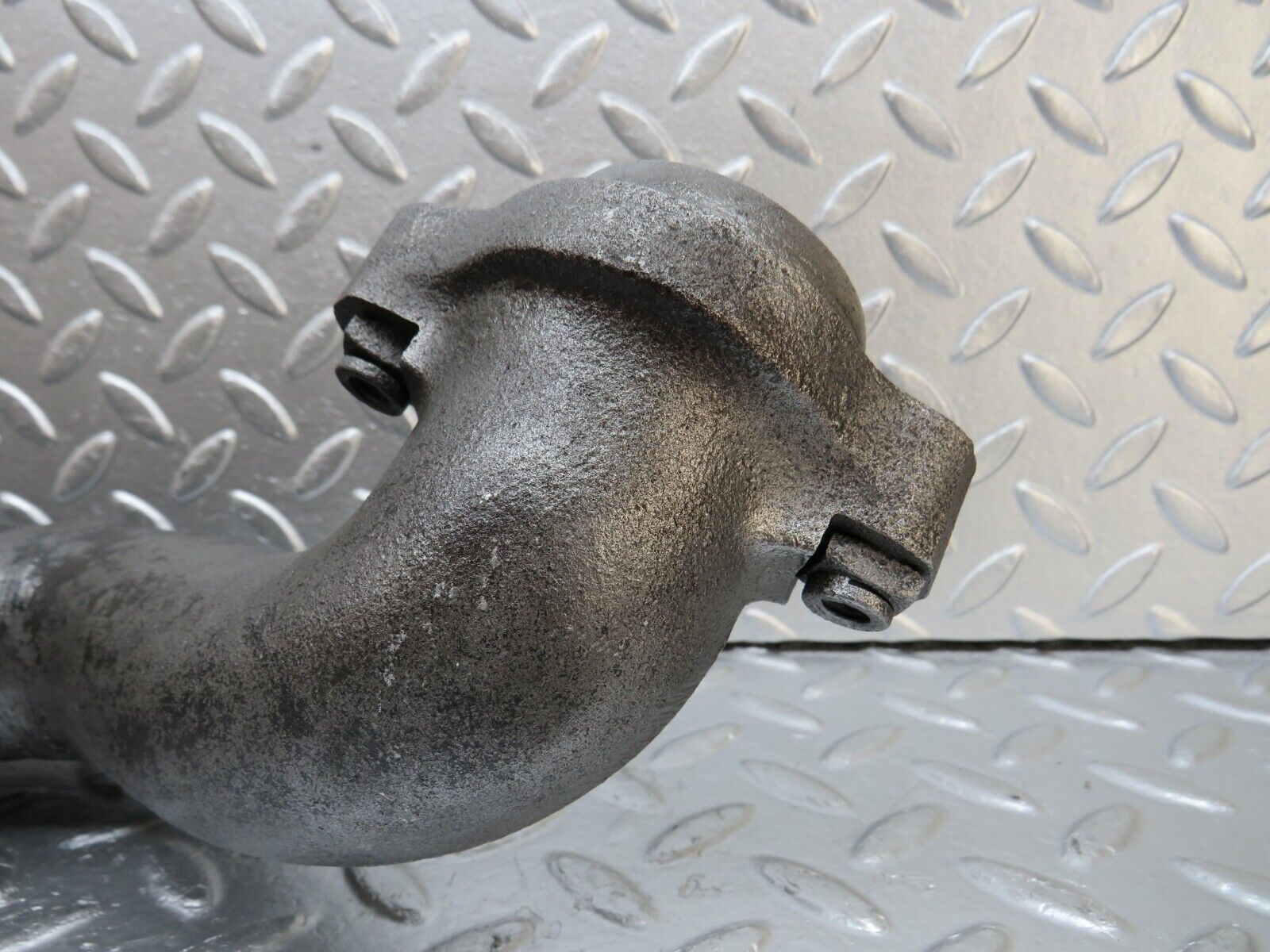 33048 Mercedes-Benz W126 380 V8 M116 Exhaust Manifold Left 1161420502 1161422302