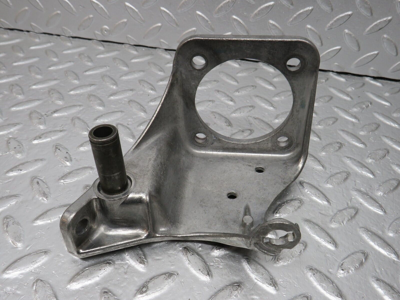 33692 Mercedes-Benz W201 190E 2.0L Brake Pedal Bracket 1242900519