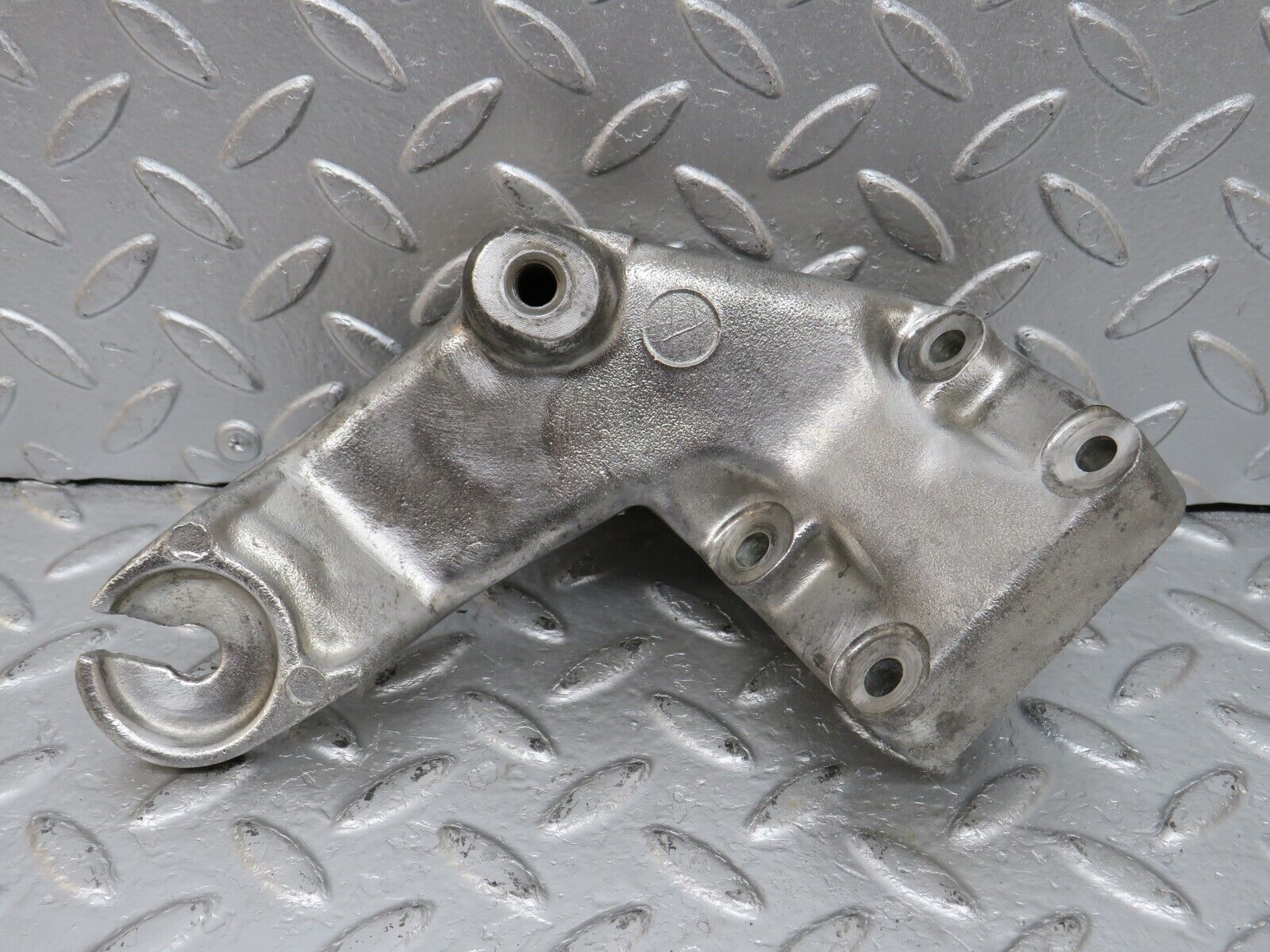 34507 Mercedes-Benz C126 380SEC Engine Mount Bracket Left Side 1162235004