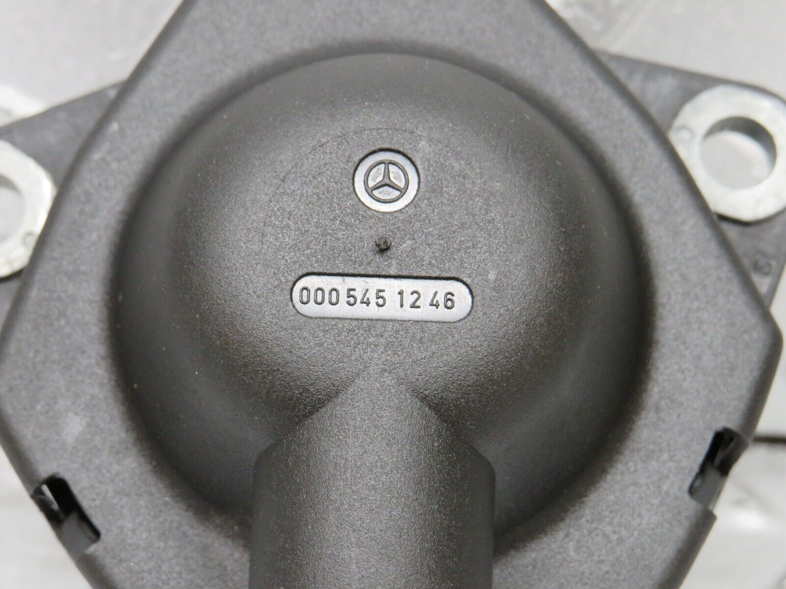 37909 Mercedes-Benz A124 320E Cabriolet Rear Axle Transfer Case Plug 0005451246