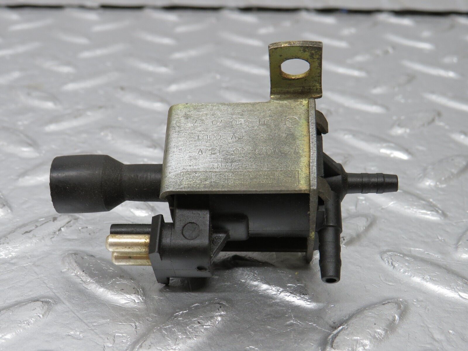 34073 Mercedes-Benz W124 260E Vacuum Control Valve Pierburg 0015407097