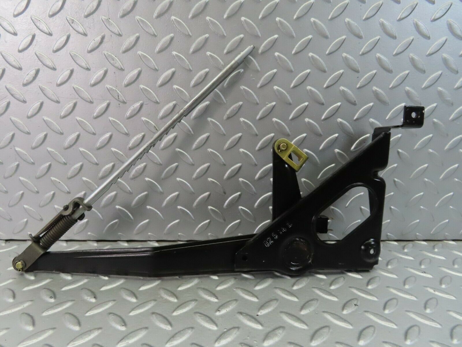 7740 Mercedes-Benz S123 230TE Wagon Handbrake Regulator