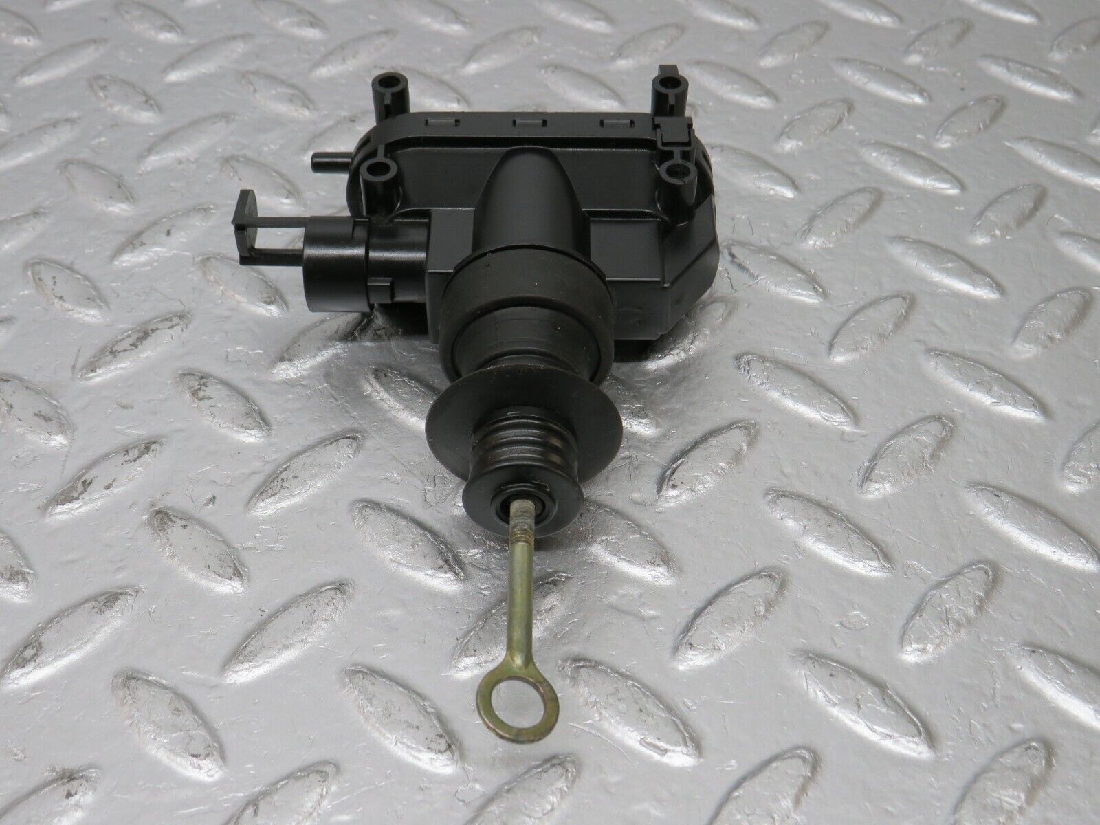 33647 Mercedes-Benz W201 190E 2.0L Door Lock Vacuum Actuator Front Left