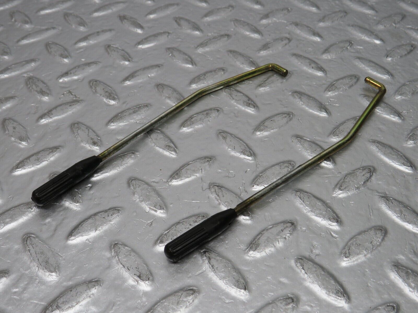 31404 Mercedes-Benz S124 220TE Wagon Front Door Lock Knob Pair