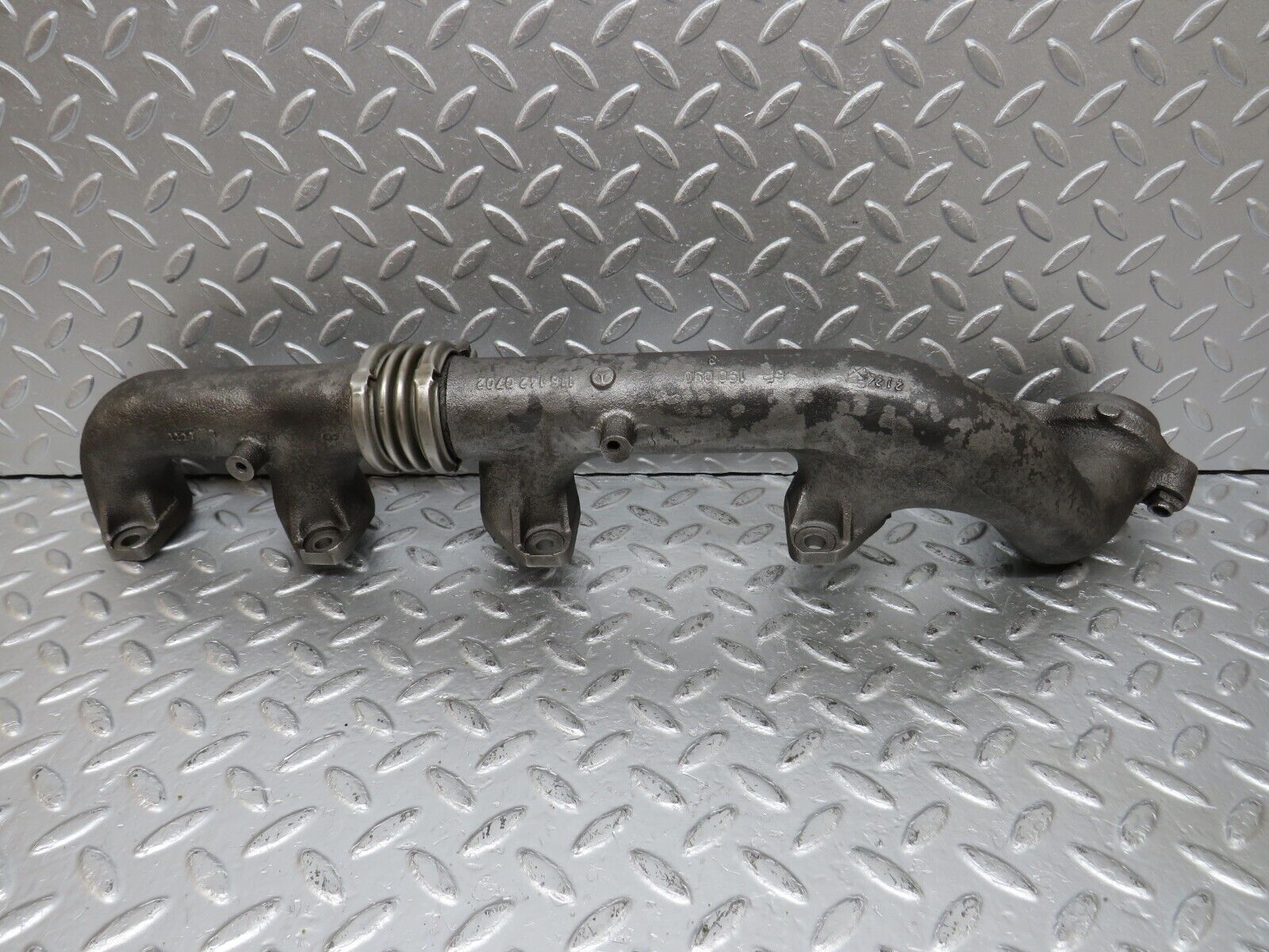 33123 Mercedes-Benz W126 380 V8 Exhaust Manifold Right 1161420602 1161420702