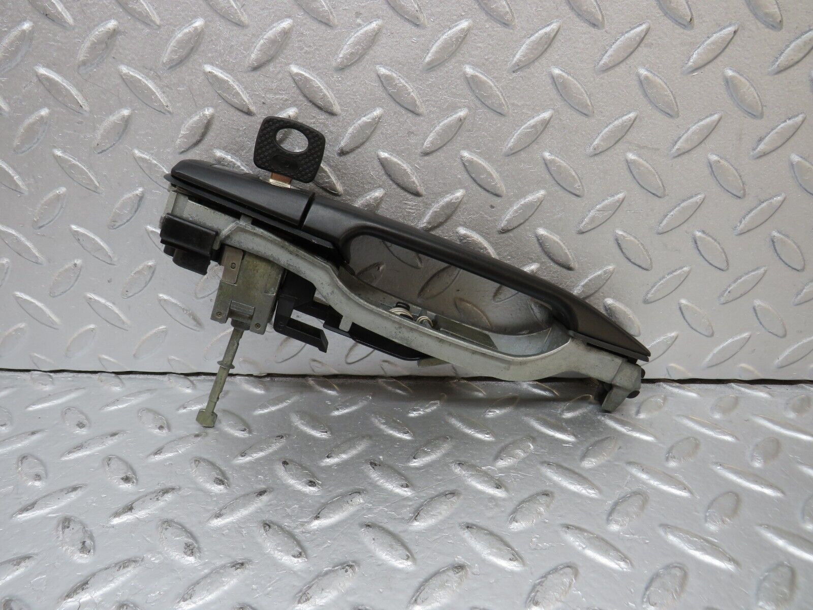 38462 Mercedes-Benz R129 280SL Coupe Right Door Exterior Handle With Key