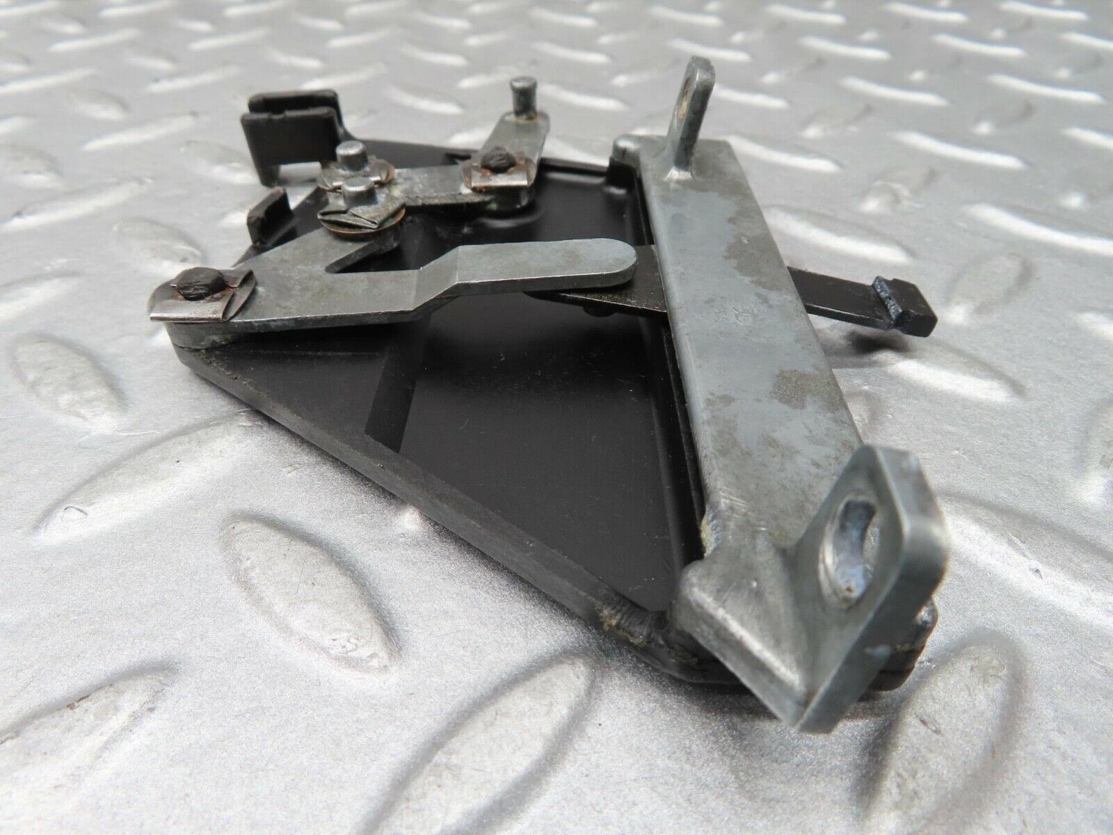 16733 Mercedes-Benz C107 380SLC Air Vent Control Lever Right 1078300485