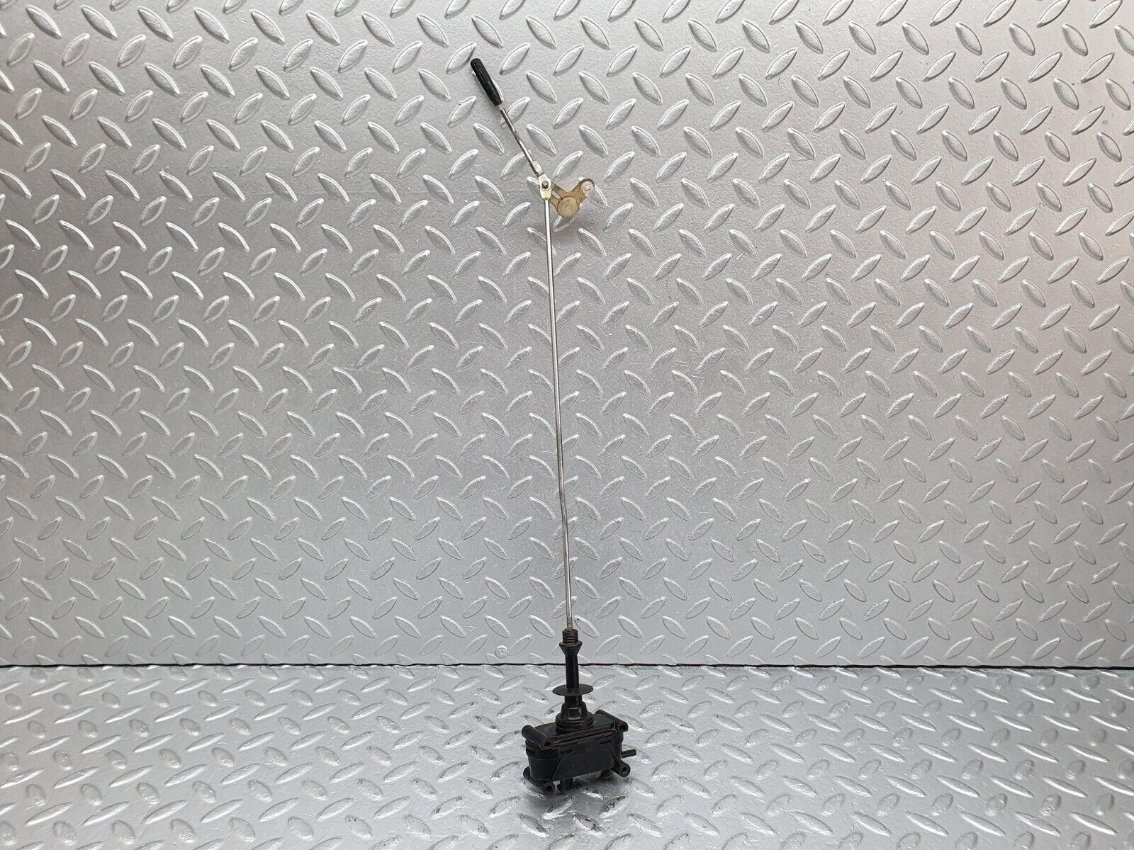 41079 Mercedes-Benz W126 300SE Rear Left Door Lock Vacuum Actuator & Knob