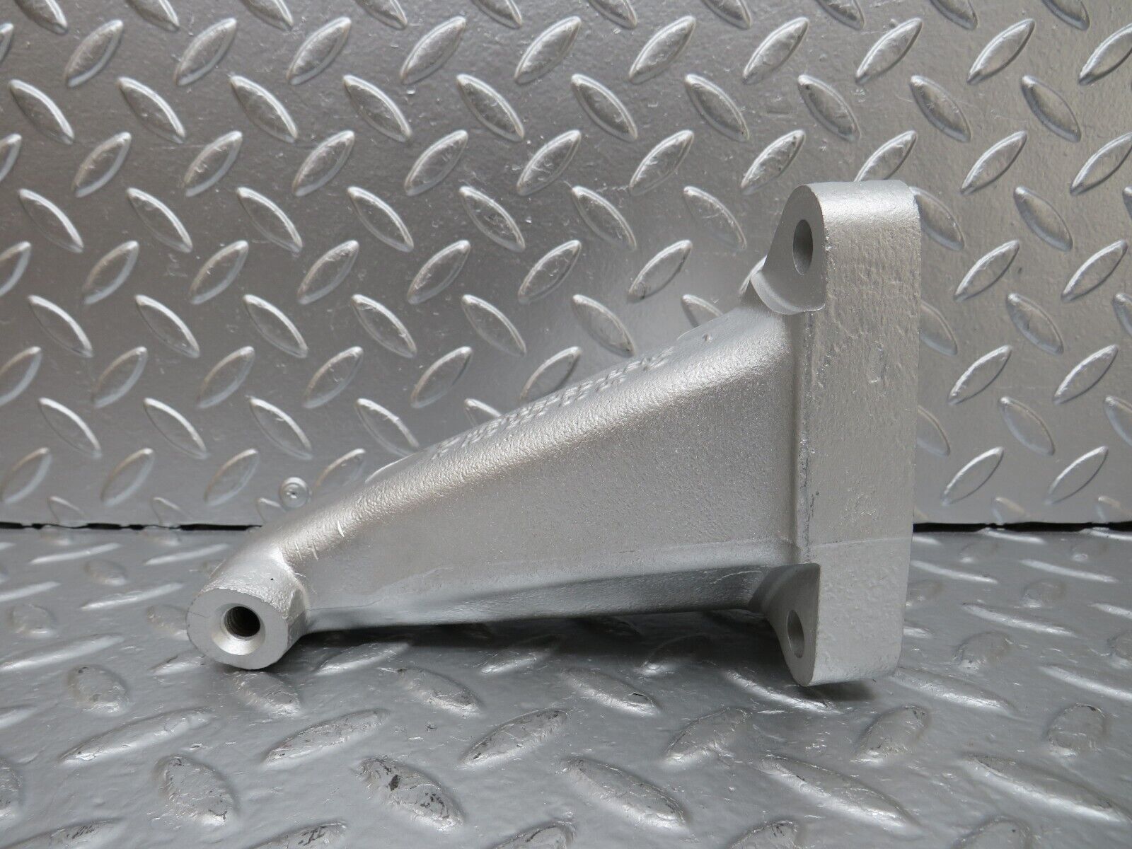 25487 Mercedes-Benz W123 200 Engine Mount Bracket Right Side 1022230304