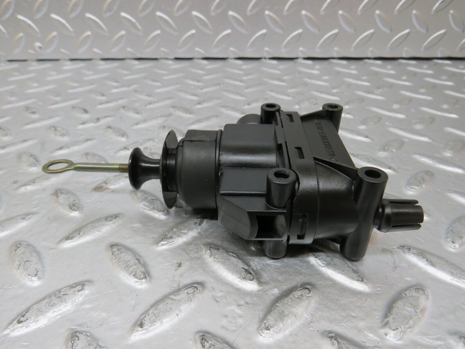 25996 Mercedes-Benz W124 280E Door Lock Vacuum Actuator