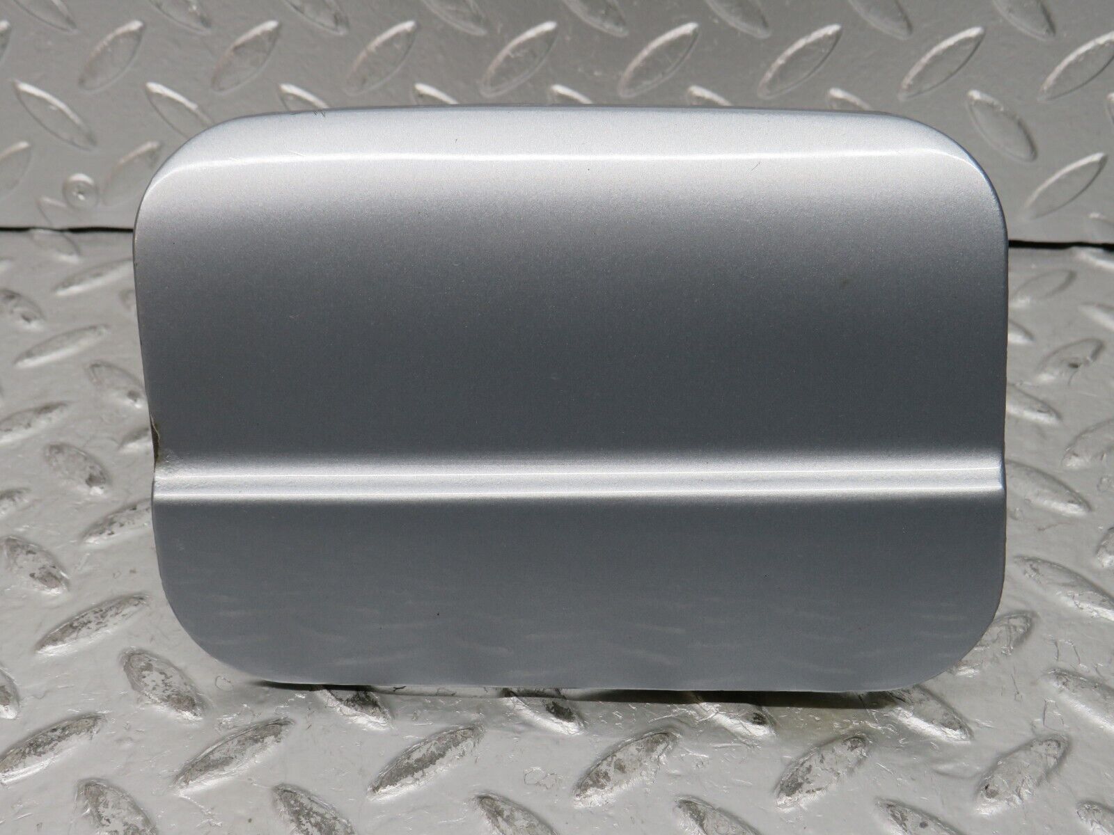 32064 Mercedes-Benz W123 230E Fuel Tank Flap Cap 1235840039