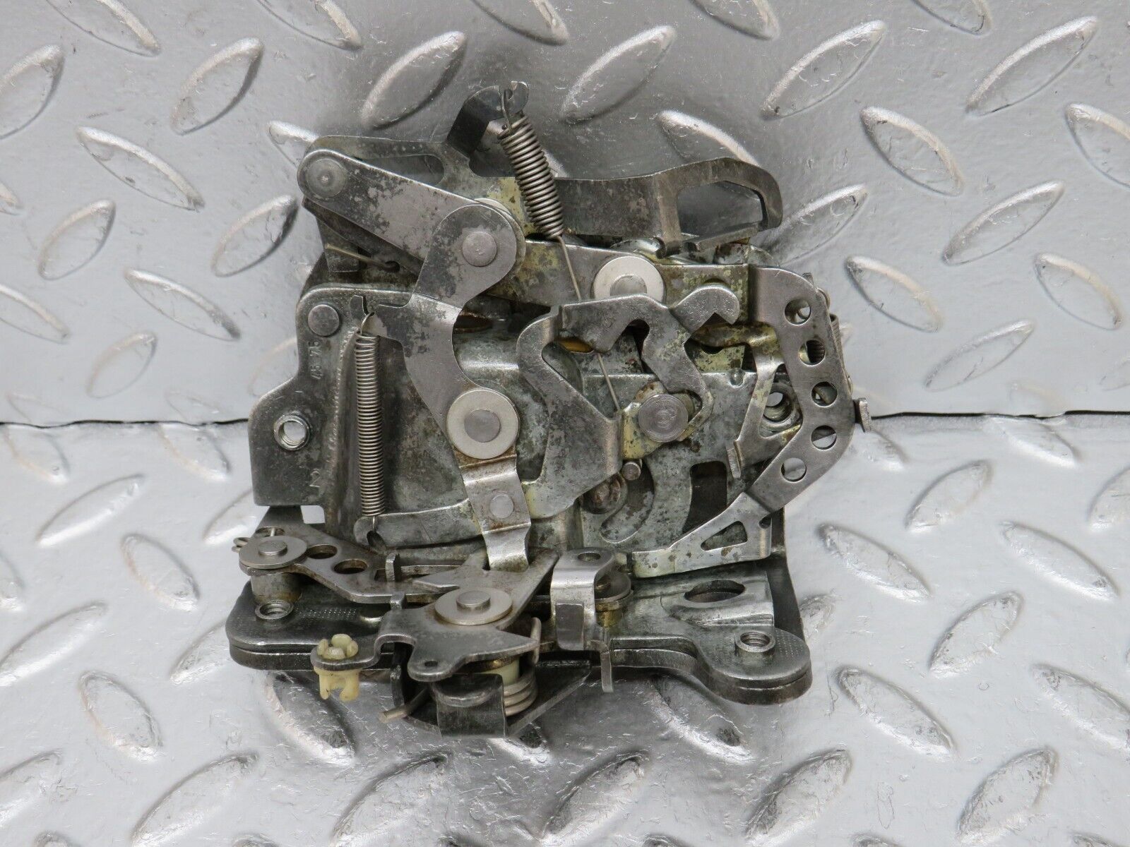 0794 Mercedes-Benz W116 350SE Door Lock Mechanism Left