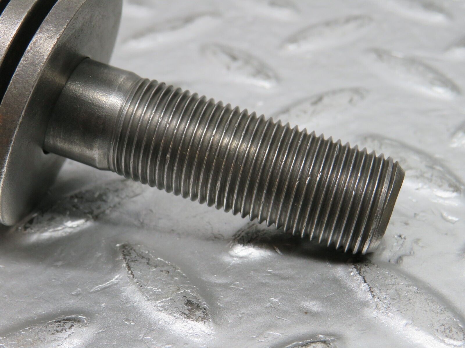 29885 Mercedes-Benz W123 230E Crankshaft Bolt