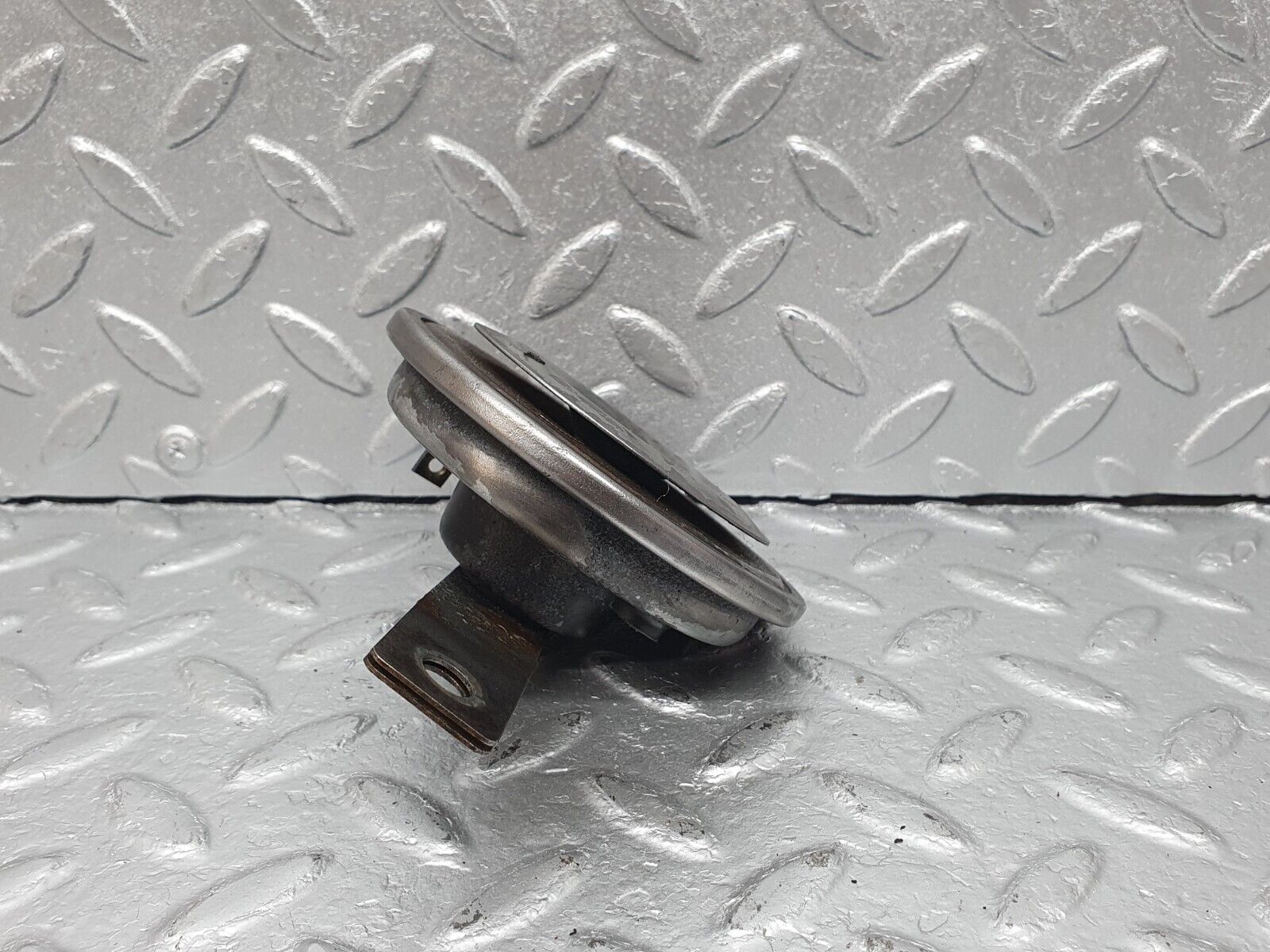 41543 Mercedes-Benz W124 200E Horn Hella 002952