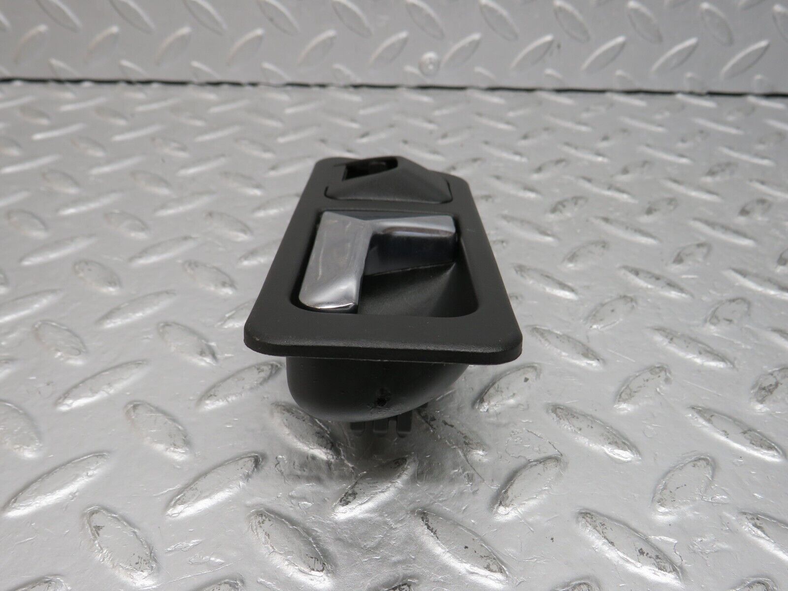 38724 Mercedes-Benz W201 190E 2.6L Left Interior Door Handle 2017660164